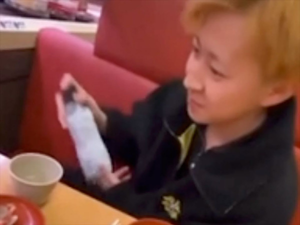Viral! Pria Jepang Dipenjara 3 Tahun Gegara Jilat Botol Kecap di Restoran