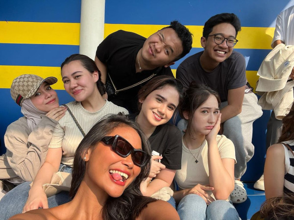 Jadi WAGs, Aaliyah Massaid hingga Tissa Biani Dukung Pacar di Tribun Penonton