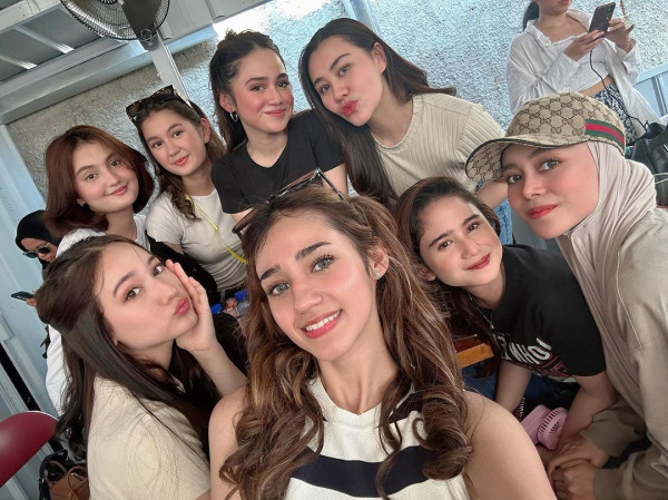Jadi WAGs, Aaliyah Massaid hingga Tissa Biani Dukung Pacar di Tribun Penonton