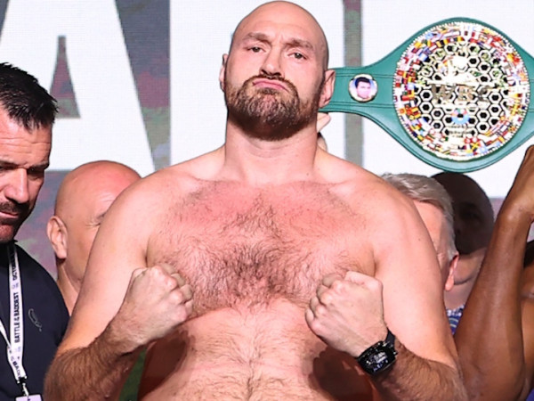 3 Penyebab Tyson Fury Kalahkan Francis Ngannou Meski Jatuh di Ronde Ketiga
