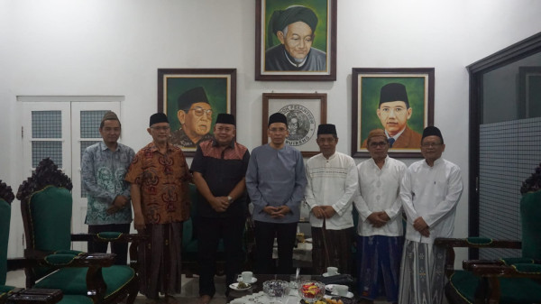 TGB Zainul Majdi Sebut Ganjar-Mahfud Peduli Generasi Z dari Pesantren