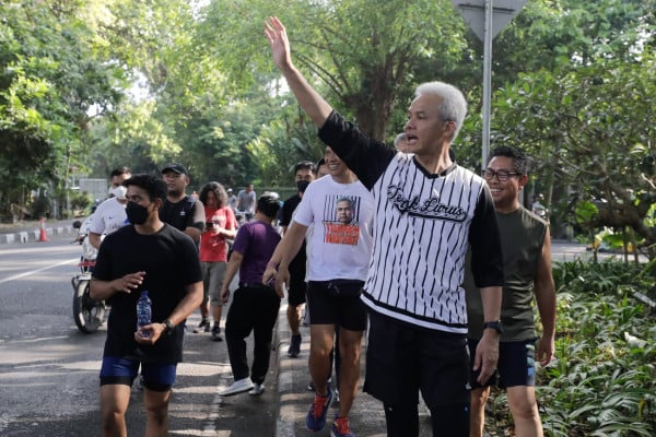 Momen Ganjar Olahraga Pagi hingga Melihat Konservasi Penyu di Bali
