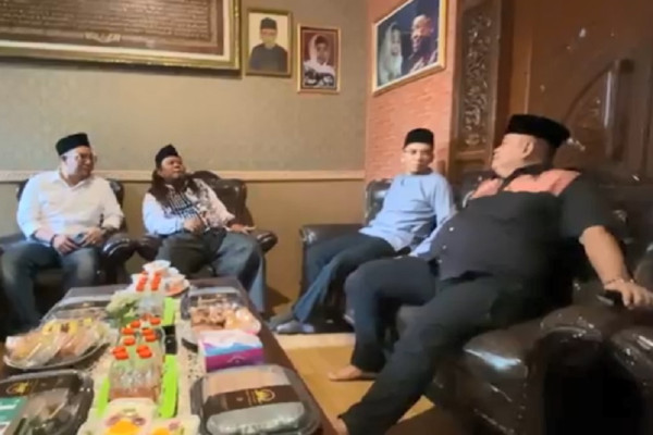 Momen TGB Zainul Majdi Kunjungi Pesantren Al Aziziyah Denanyar Jombang