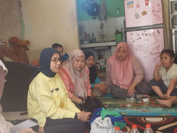Caleg Perindo Alva Ruslina Bagikan 200 Minyak Goreng Gratis, Warga Merasa Terbantu