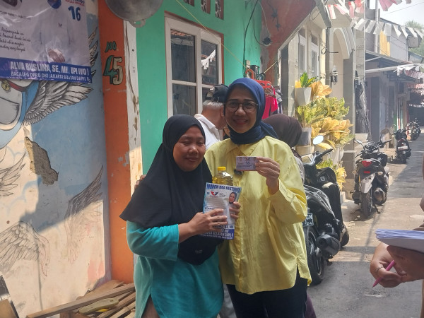 Caleg Perindo Alva Ruslina Bagikan 200 Minyak Goreng Gratis, Warga Merasa Terbantu