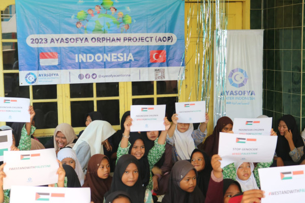 Ratusan Anak Berdoa untuk Kebebasan Palestina