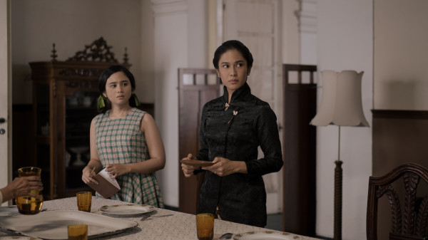 Fakta-Fakta di Balik Layar Serial Gadis Kretek, Putar Lagu Tenda Biru