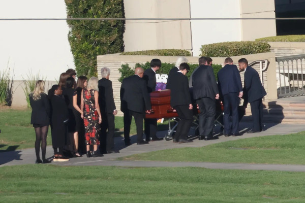 Matthew Perry Dimakamkan Hari Ini, Keluarga dan Pemeran Friends Hadir