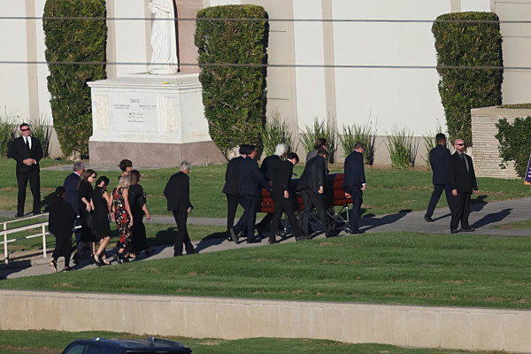 Matthew Perry Dimakamkan Hari Ini, Keluarga dan Pemeran Friends Hadir