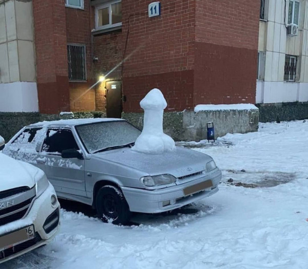 Gempar! Patung Penis Salju Bermunculan di Rusia