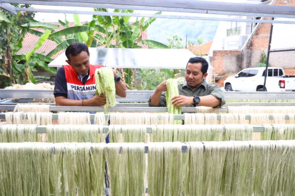 Program Pesona Subang, Ubah Limbah Daun Nanas Jadi Serat Kain Bernilai Tinggi