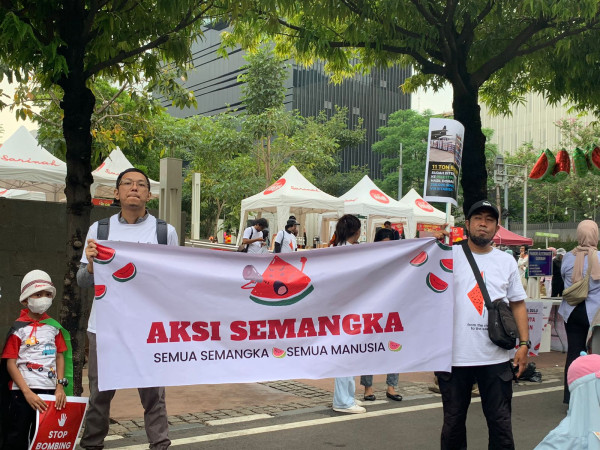Aksi Bela Palestina, 1.000 Semangka Dibagikan secara Gratis ke Pejalan Kaki