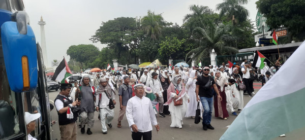 Tepat Waktu, Massa Aksi Bela Palestina Membubarkan Diri dari Monas dengan Tertib