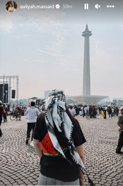 Kenakan Keffiyeh, Aaliyah Massaid Ikut Aksi Bela Palestina di Monas