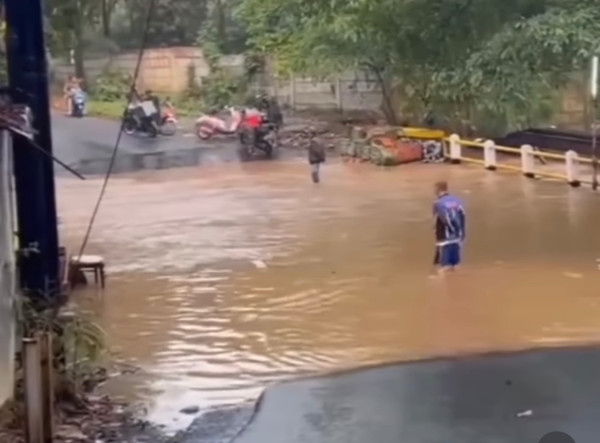 Perumahan di Depok Dikepung Banjir, Kadis PUPR: Akibat Sampah dan Debit Air Tinggi