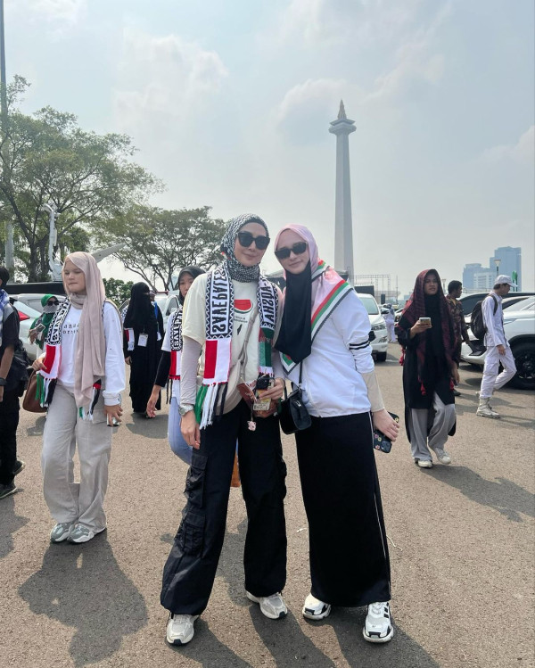 Ikut Aksi Bela Palestina di Monas, Inara Rusli Kembali Bercadar