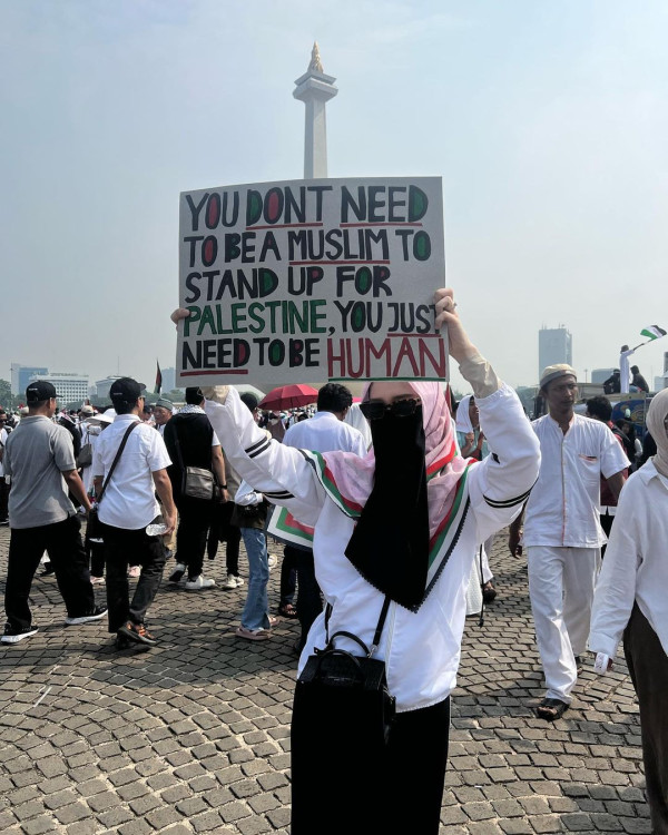 Ikut Aksi Bela Palestina di Monas, Inara Rusli Kembali Bercadar