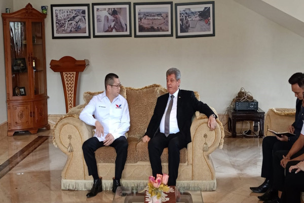 Dubes Palestina Zuhair Al Shun Sambut HT dengan Pelukan Hangat