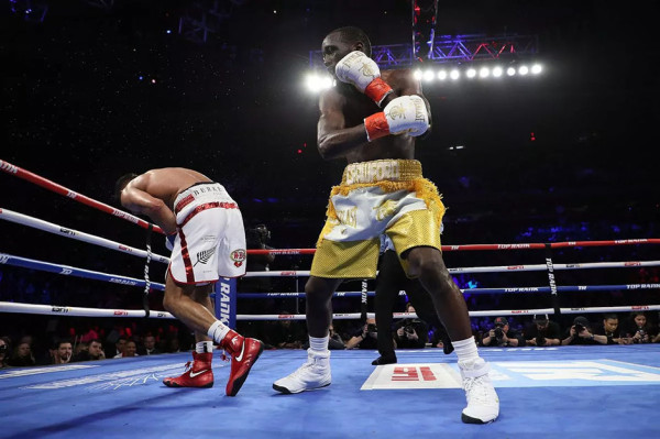 Amir Khan Ceritakan Kejadian Mengerikan usai Alat Vitalnya Dipukul Terence Crawford