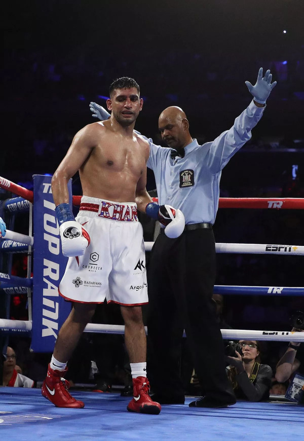 Amir Khan Ceritakan Kejadian Mengerikan usai Alat Vitalnya Dipukul Terence Crawford