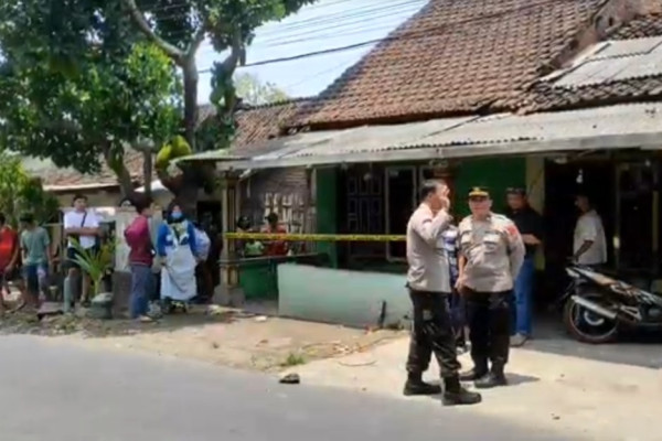 Kediri Gempar! Diduga Overdosis, Pria 44 Tahun Tewas di Teras Rumah Warga