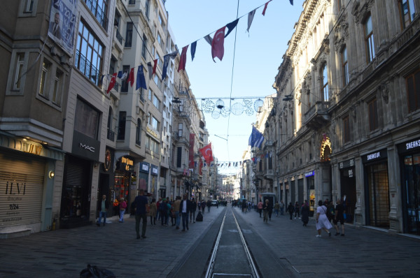 Menikmati Keunikan Wisata Belanja di Jalan Istiklal Istanbul Turki