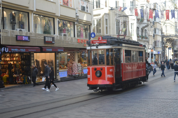Menikmati Keunikan Wisata Belanja di Jalan Istiklal Istanbul Turki