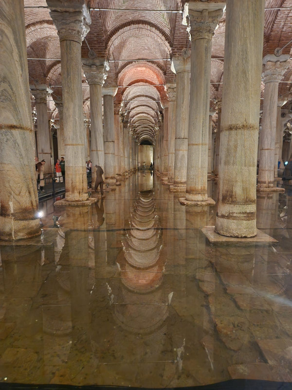 Keindahan Basilica Cistern di Istanbul Turki dan Misteri Kepala Medusa