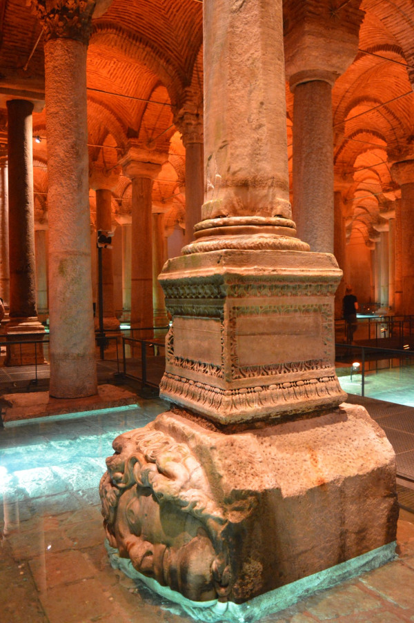 Keindahan Basilica Cistern di Istanbul Turki dan Misteri Kepala Medusa