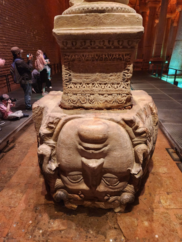 Keindahan Basilica Cistern di Istanbul Turki dan Misteri Kepala Medusa