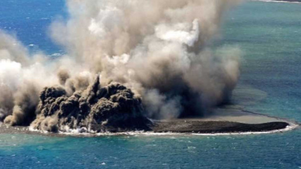 Peneliti Jepang Saksikan Proses Kelahiran Pulau Baru dari Letusan Gunung Berapi Bawah Laut