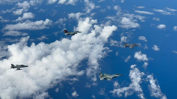Lanud Roesmin Nurjadin Pekanbaru Kerahkan F-16 ke Selat Malaka, Ada Apa?