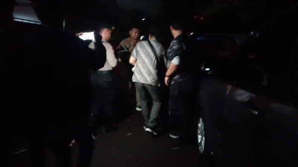 Penggeledahan Rumah Ketua Komisi IV DPR Rampung, KPK Bawa 3 Koper dan 1 Kardus