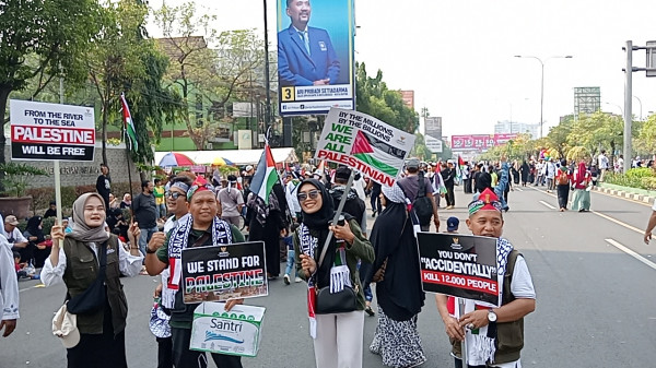 Aksi Bela Palestina, Ribuan Orang Banjiri Kawasan CFD di Bekasi