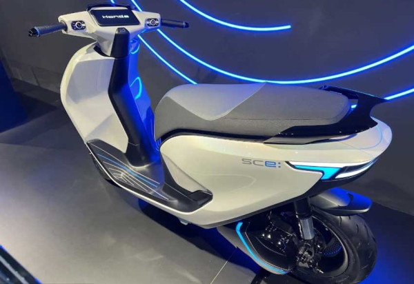 Honda Siapkan Skuter Listrik dengan Baterai yang Dapat Ditukar
