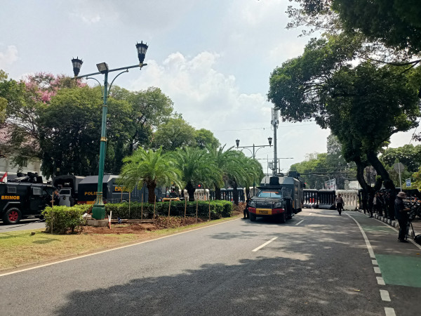 Ada Penetapan Capres-Cawapres 2024, Jalan Imam Bonjol Depan KPU Ditutup Barrier Raksasa dan Water Canon
