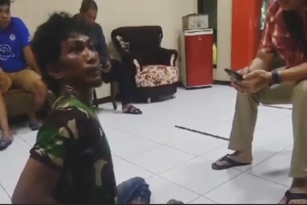 Brutal! 3 Pria Terlibat Carok Berdarah di Bangkalan, Dipicu Dendam Lama