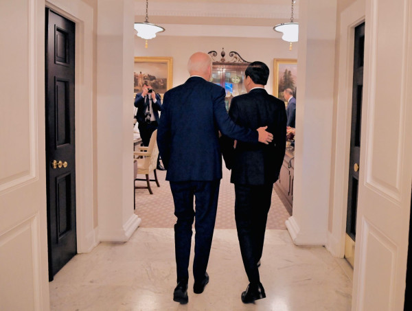 Didampingi Rosan Roeslani, Jokowi Disambut Akrab Joe Biden di Gedung Putih
