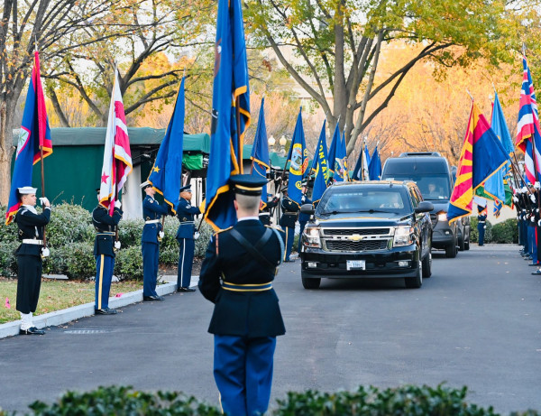 Didampingi Rosan Roeslani, Jokowi Disambut Akrab Joe Biden di Gedung Putih