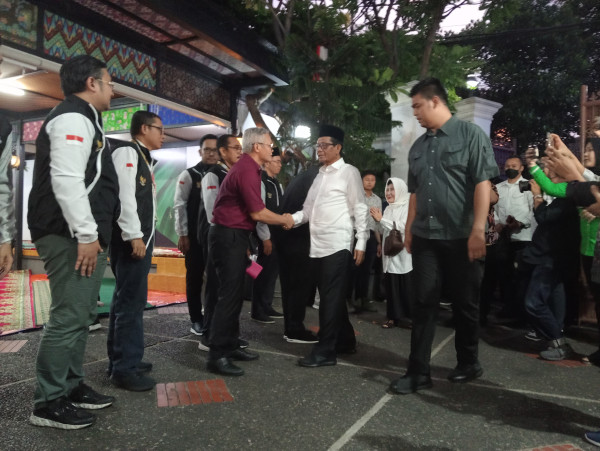 Ganjar dan Mahfud Tiba di Medcen TPN Sebelum Pengundian Nomor Urut Capres-Cawapres
