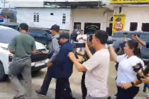 Operasi Senyap KPK Bikin Pj Bupati Sorong Yan Piet Mosso Tak Berkutik
