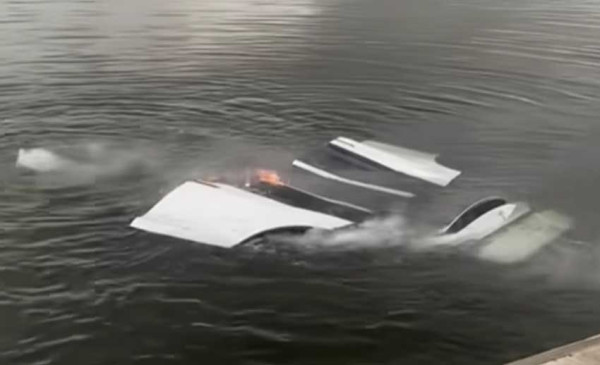 Tesla Model X Tetap Terbakar di Air, Bukti Sulit Padamkan Kobaran Api di Mobil Listrik