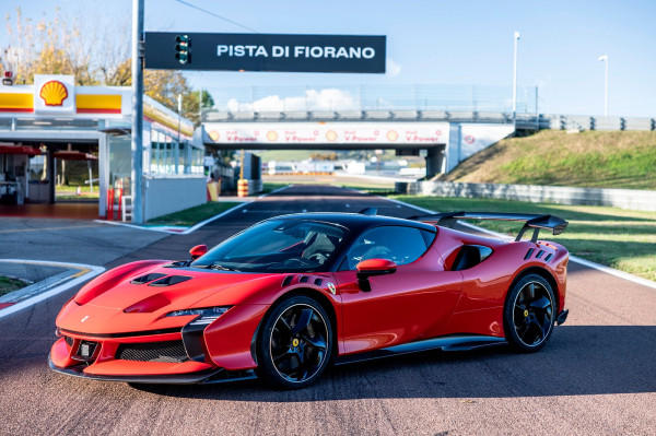 Ferrari SF90 XX Stradale Pecahkan Rekor Kecepatan Terbaru di Fiorano
