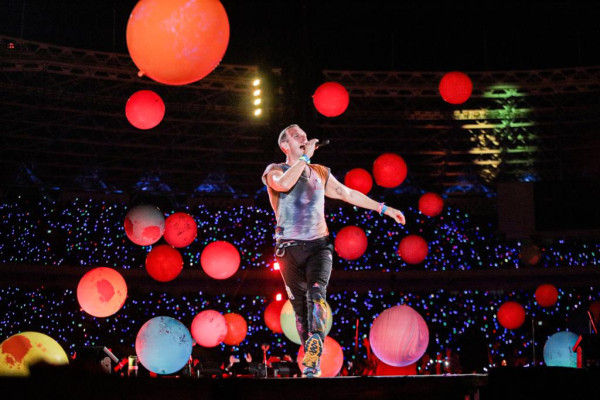 Member BTS 'Hadir' di Konser Coldplay Jakarta, Nyanyikan Lagu My Universe