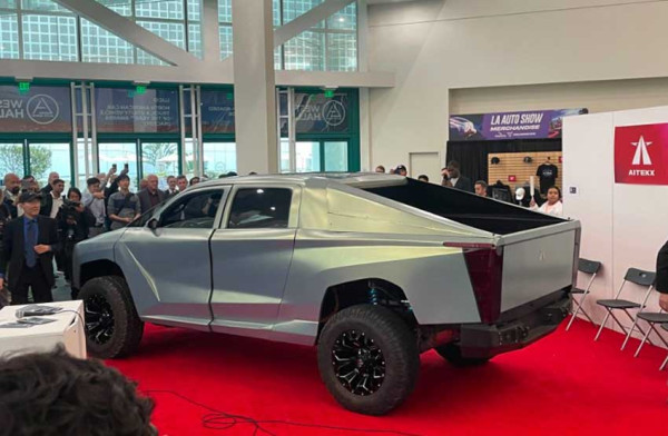 Tiruan Cybertruck Sudah Muncul, Robotruck Hadir di Ajang LA Auto Show