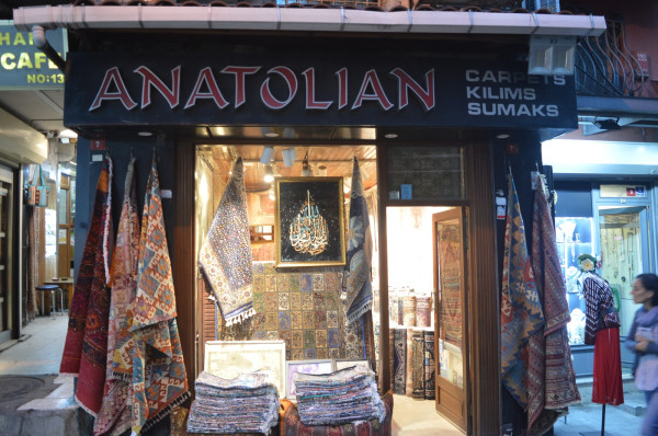Jalan-jalan di Grand Bazaar Istanbul Turki, Menikmati Suasana Belanja Era Ottoman