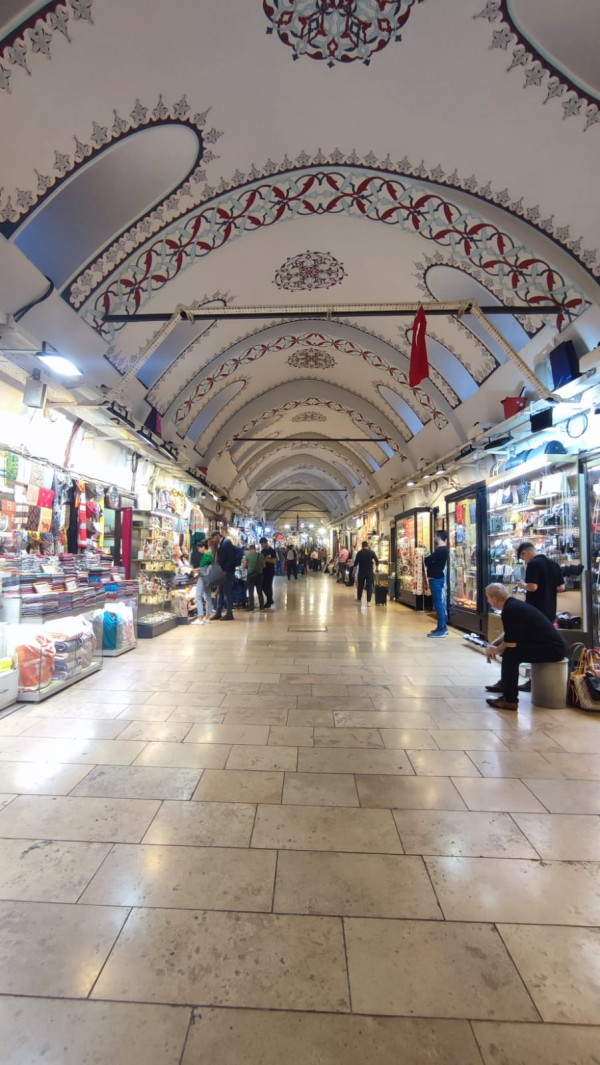Jalan-jalan di Grand Bazaar Istanbul Turki, Menikmati Suasana Belanja Era Ottoman