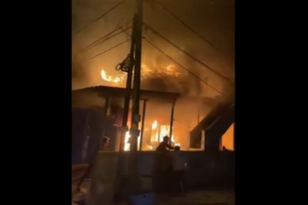Sadis! Cemburu Suami Selingkuh, Ibu Muda Bakar Kamar Kos hingga Anak Tiri Tewas