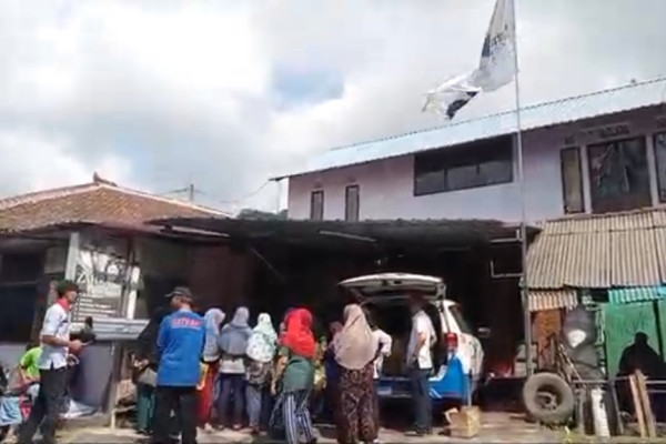 Pasar Minyak Murah Kartini Perindo Bali Diserbu Emak-emak di Karangasem