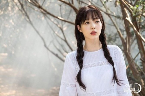 Daftar Film dan Drama Korea yang Dibintangi Sulli, dari Romantis hingga Action